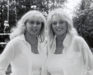 Portrait Photographers – Dave Broomfield - Image of sisters